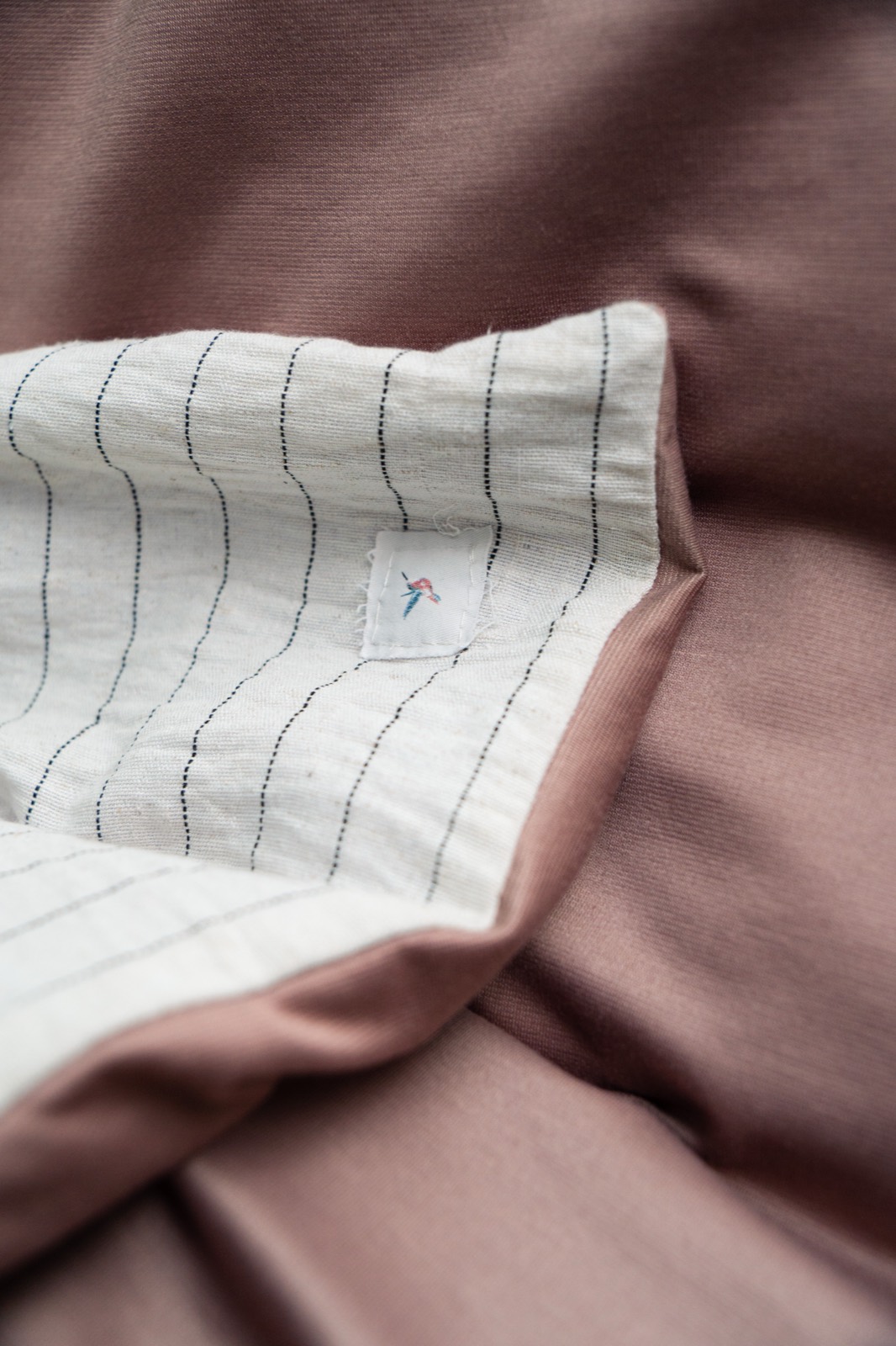 A folded Hum weighted blanket